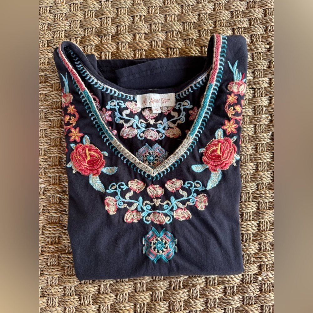 All About Her Embroidered Black Floral Women's Top size small - Picture 10 of 11